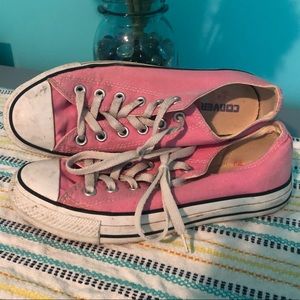 Size 6 men’s pink converse